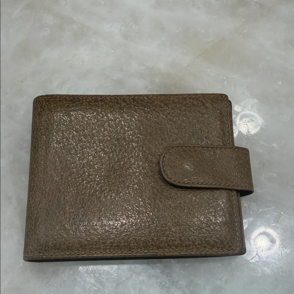 Vintage Authentic Gucci Brown Leather Wallet with Gold Accent